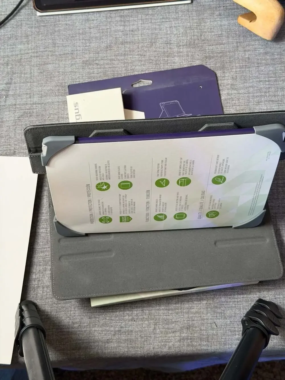 Targus Fit-n-Grip Universal Protective Tablet Case for 10.1